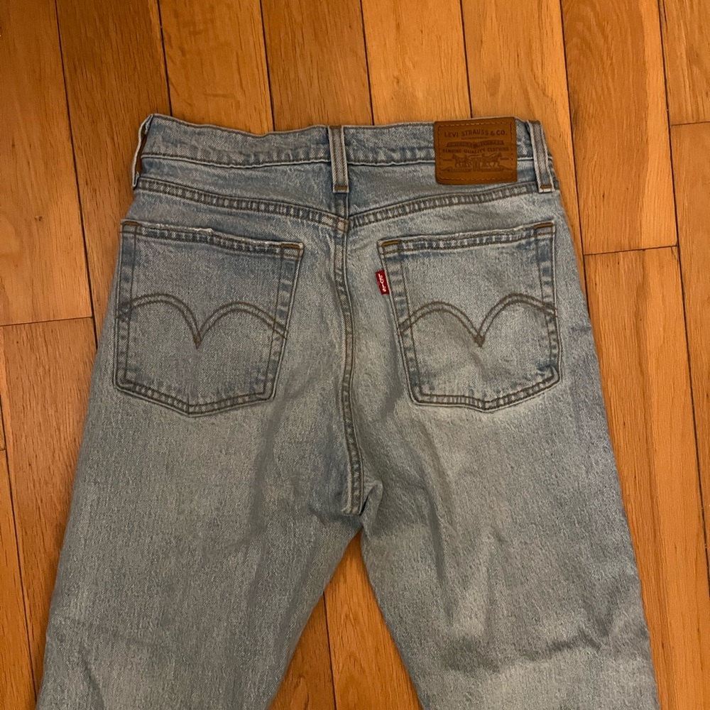 Lightwash Levi’s